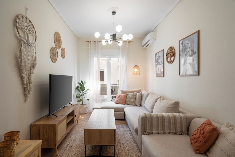 Luxury Comfort in Pagrati - 5 min to Varnava Square