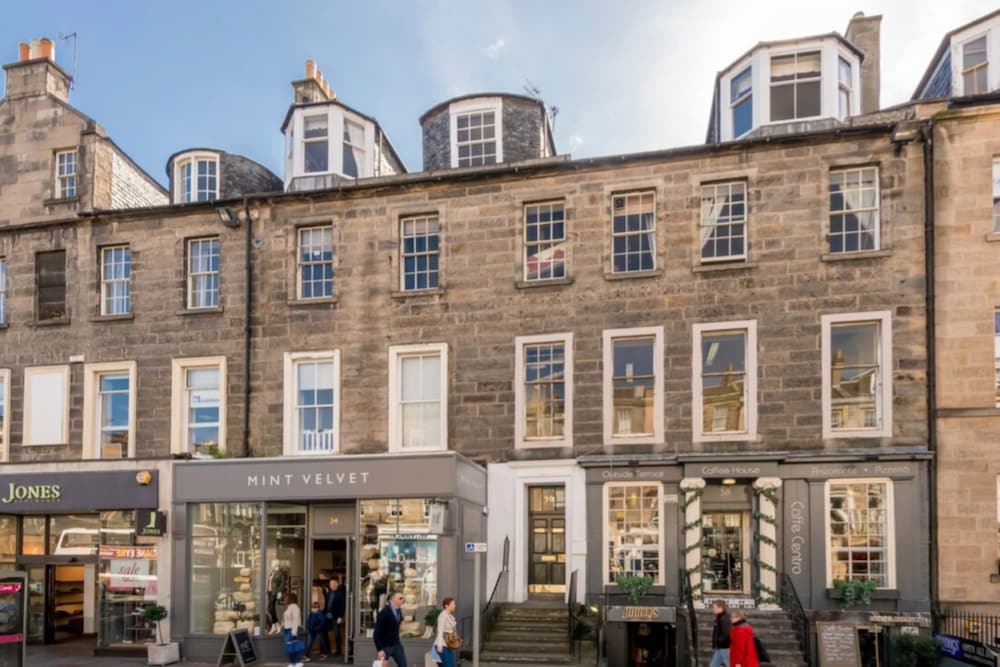 Spacious 3 Bedroom Flat in the City Centre