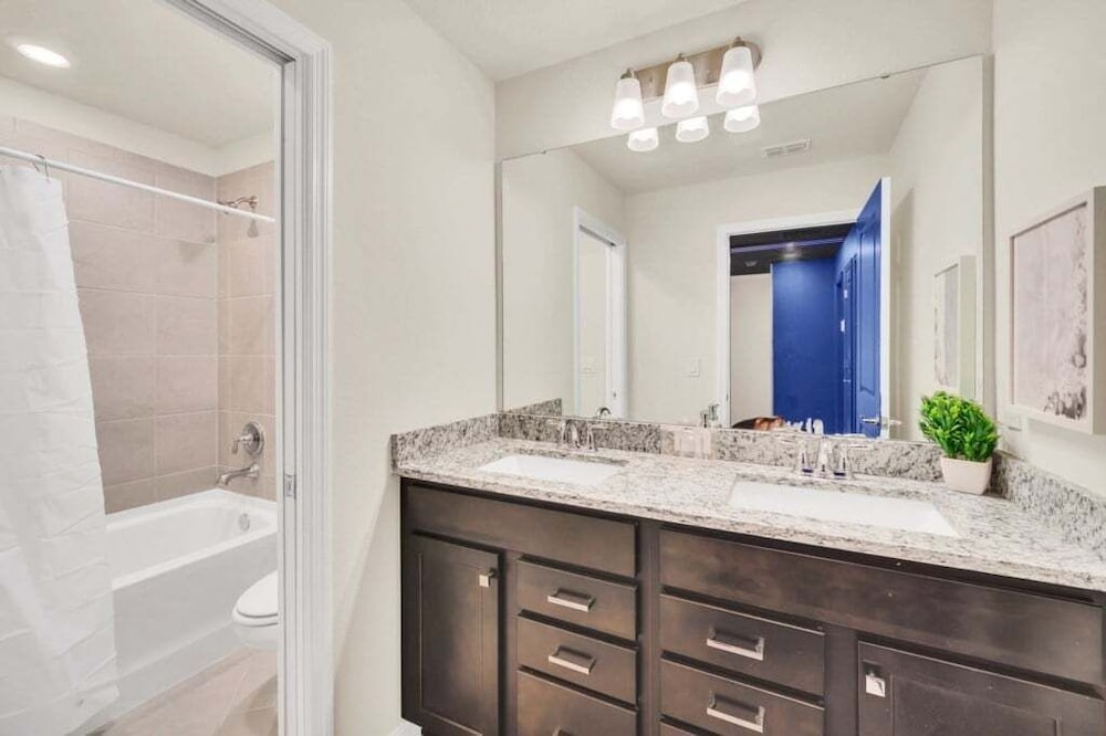 5 Bedroom Townhome With Private Splash Pool! 5 Townhouse