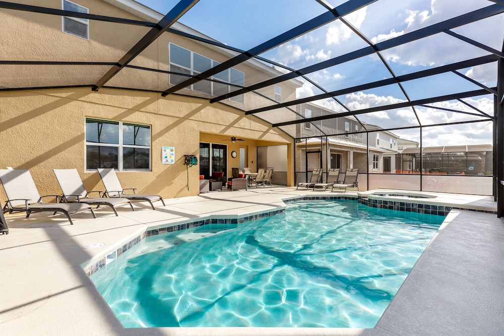 Lake Breeze 6 Bedrooms - Image 1