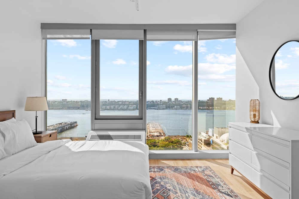 Forte Select by Rove Travel 2BR Midtown West Apt