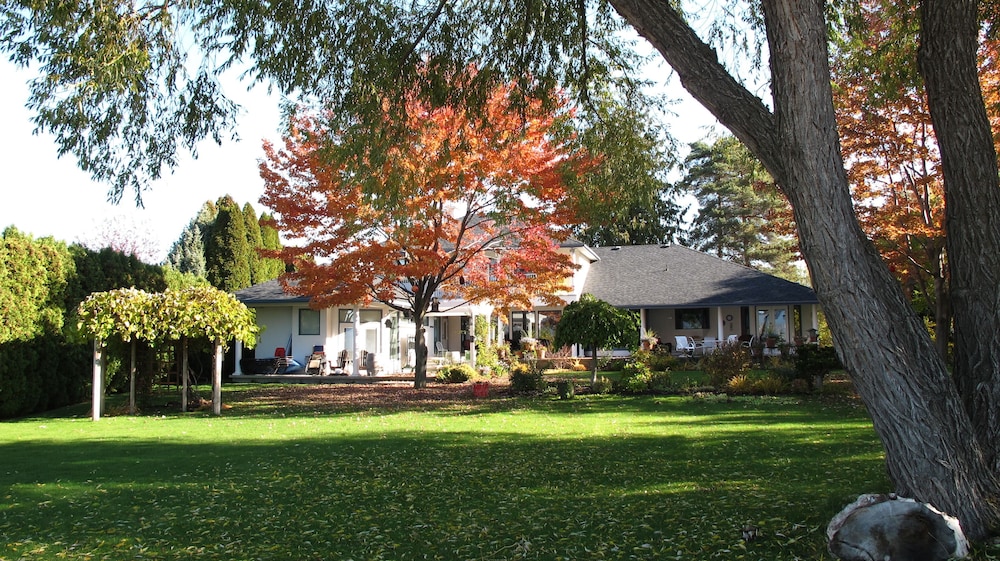 Lakeshore Bed & Breakfast