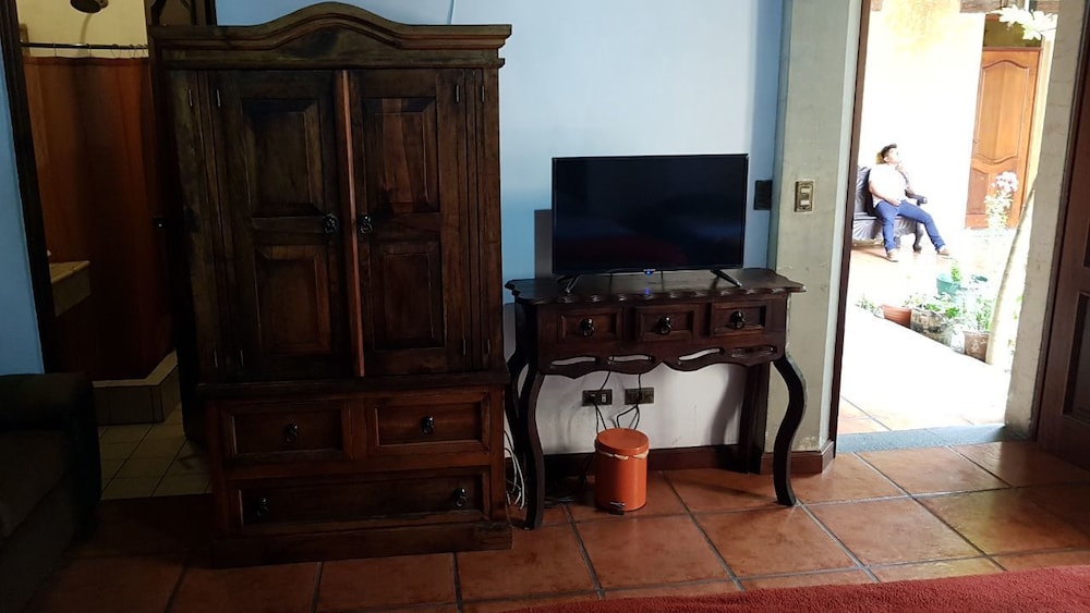 La Casa De La Alameda