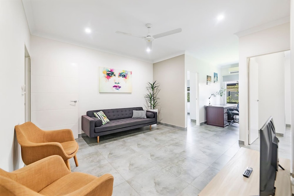 Zenhouse Harmony Modern Home Near CDU Hospital