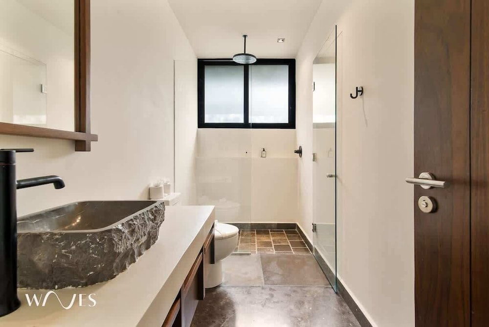 2BR W/private Pool - Steps Away From the Beach