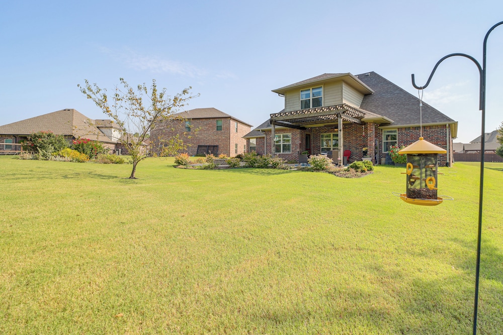 Tulsa Area Retreat w/ Trail Access + Private Patio