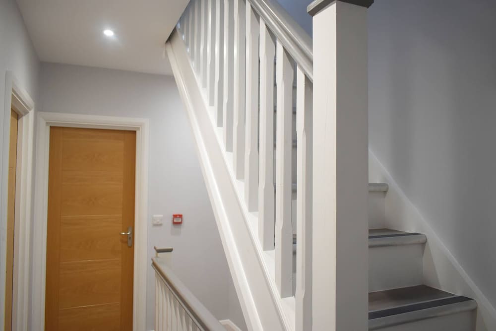 Charming 5 Bedroom Home in High Wycombe Perfect for Families