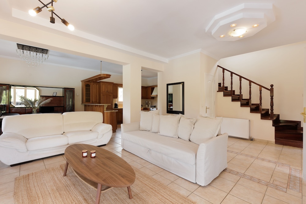Country Villa Verde view 2