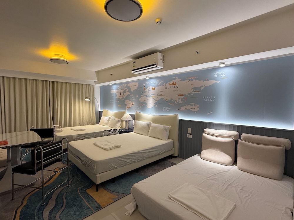 Luxury Penthouse & High-Floor Hotel near City of Dreams, Airport, Okada, and Solaire Casino