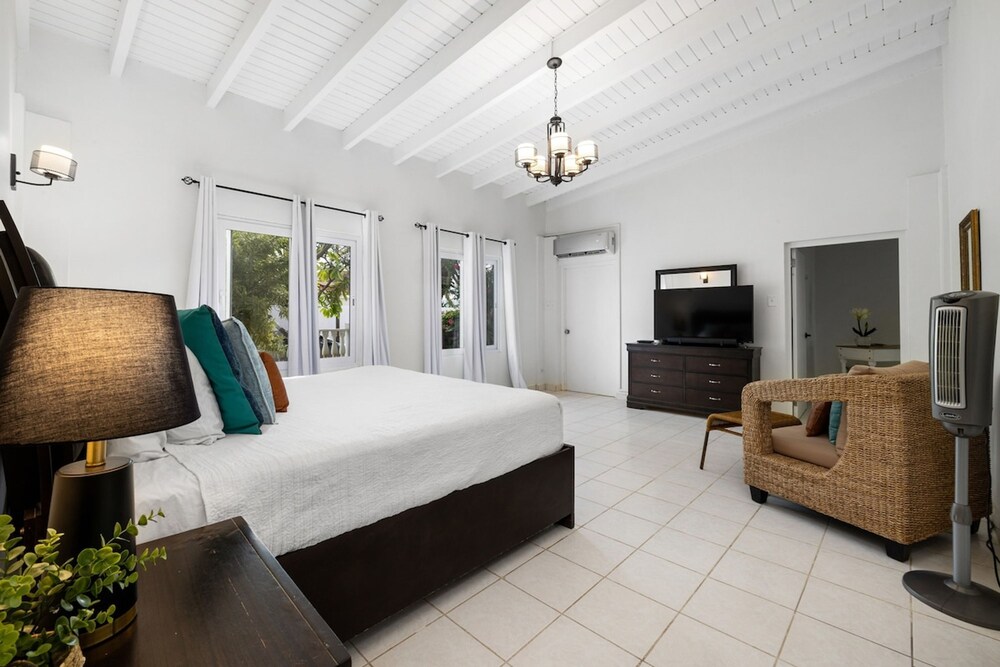 Large Villa-pool-6 Room-sleeps 14-nearby Marriott