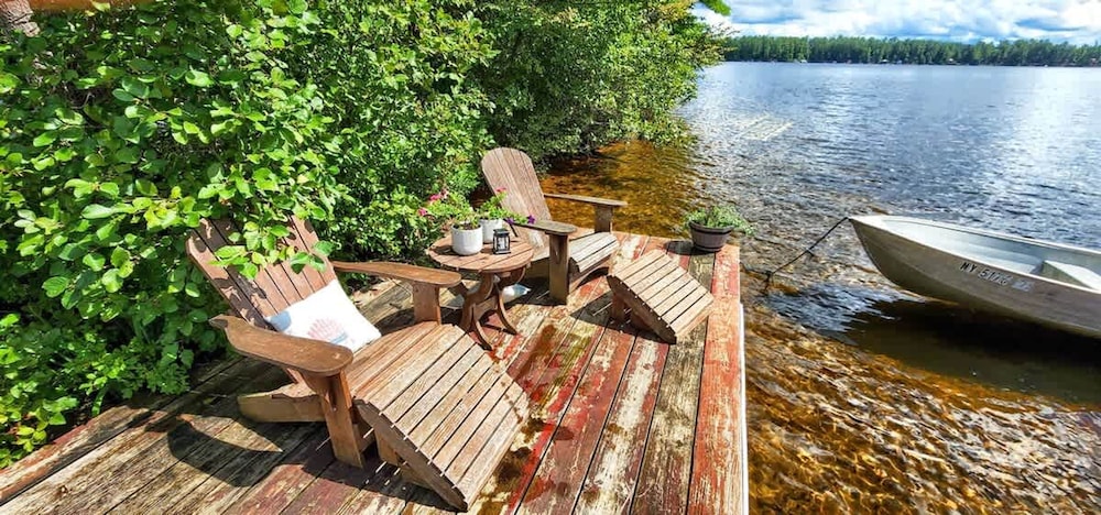 2 Romantic Island Cabins for 5 - Hot Tub Boat