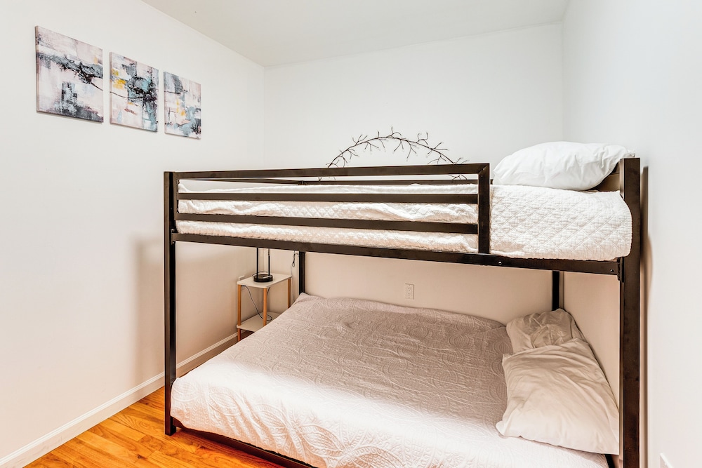 8 Mi to Nyc: Centrally Located Jersey City Apt!