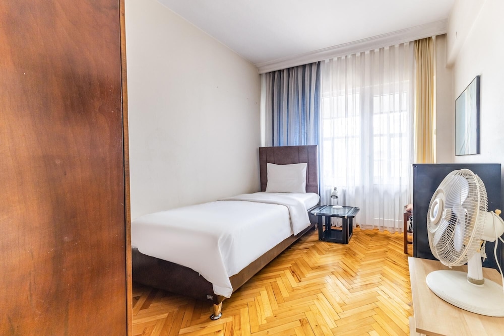 Stylish and Spacious Flat in Erenkoy