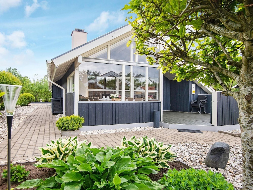 6 Person Holiday Home in Hemmet
