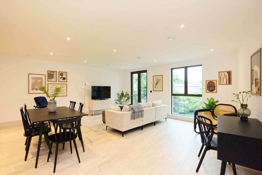The South Wimbledon Place - Adorable 2bdr Flat With Balcony