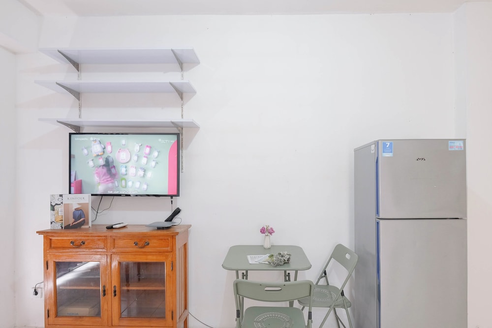 Homey And Simply Look 1Br Puri Garden Apartment