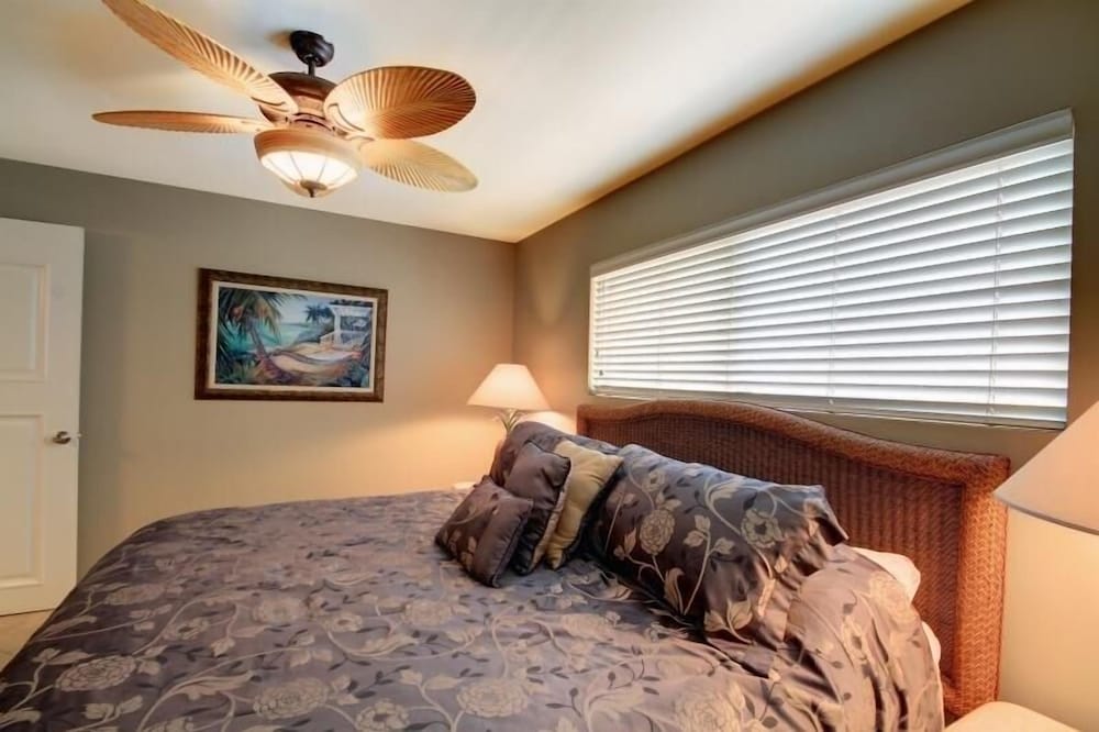 Kihei Beach, #403 1 Bedroom Condo by Redawning view 3
