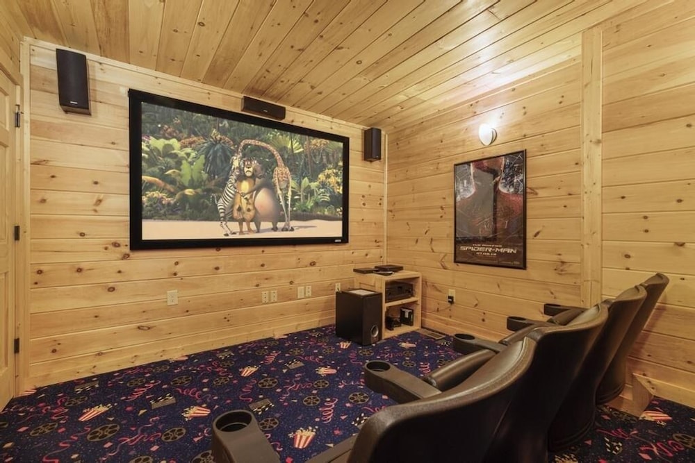 A Peace of Paradise - 3 Bedrooms, 3 Baths, Sleeps 8 Cabin by RedAwning