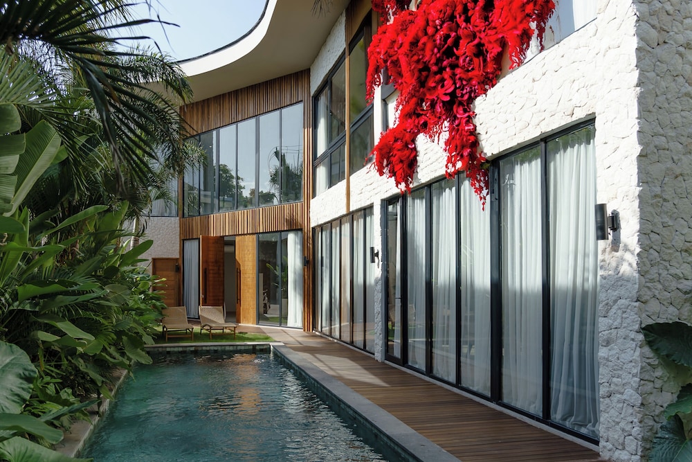 AMO Residences