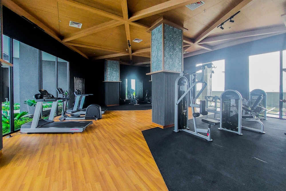 Earth Toned Studio Apartment Collins Boulevard