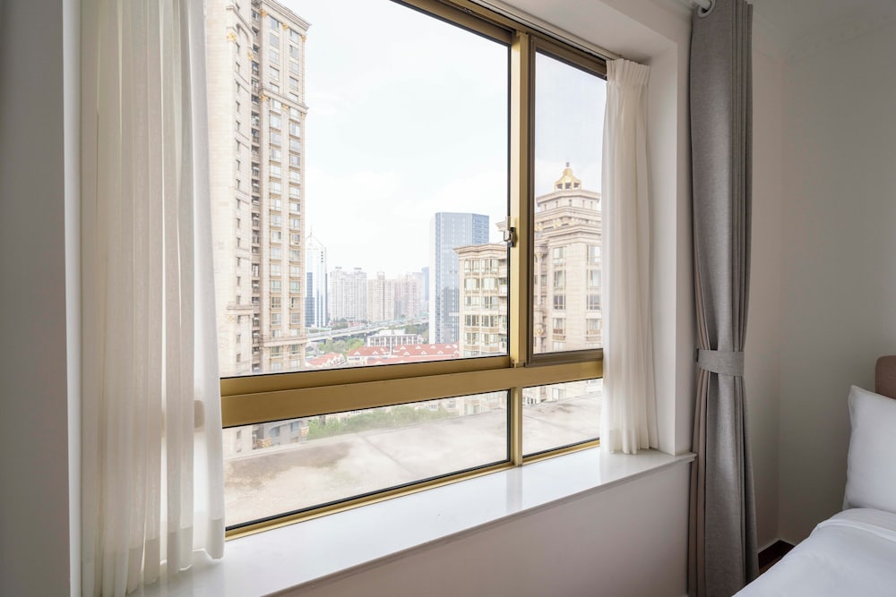 Tyms Gubei Elegant 3BR 2BA APT