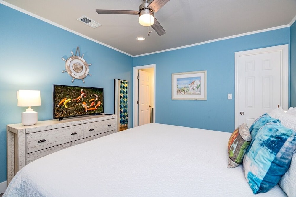 Beachside Villa 2 Bedroom Condo by Redawning view 2
