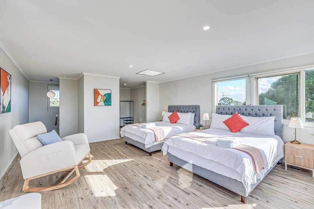 StayAU Gorgeous 5BR BBQ Home Geelong