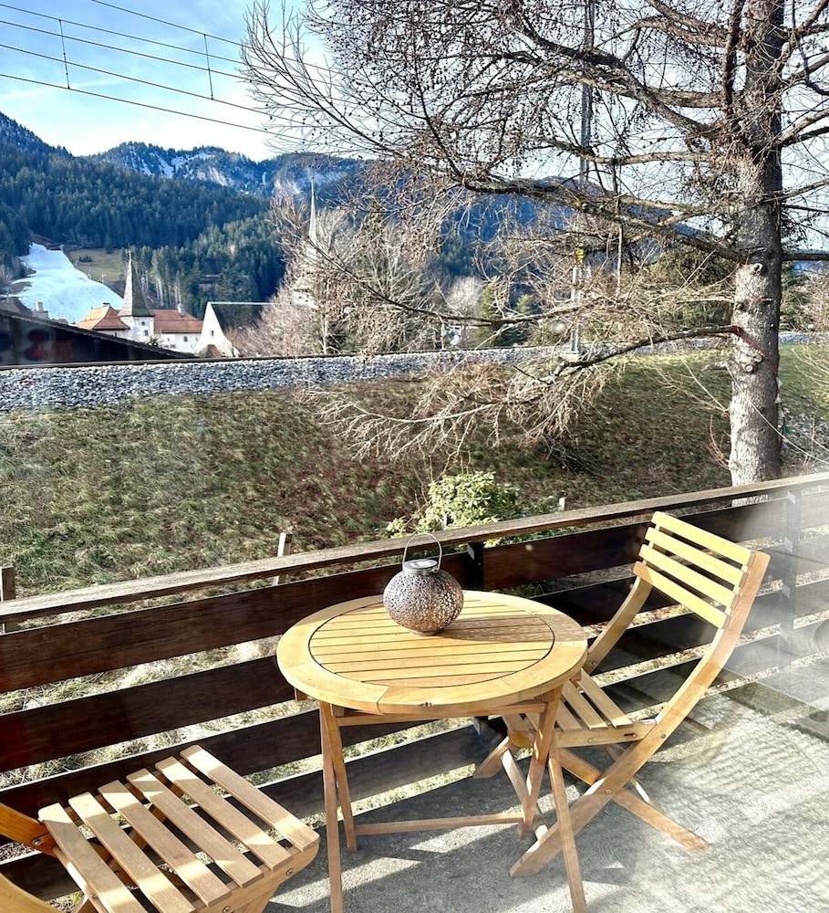 Cosy Chalet With Garden