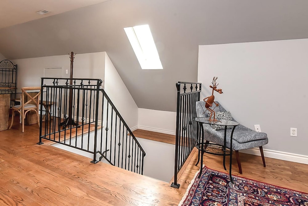 Private 2bdrm Unit With Ensuite Laundry - U5A