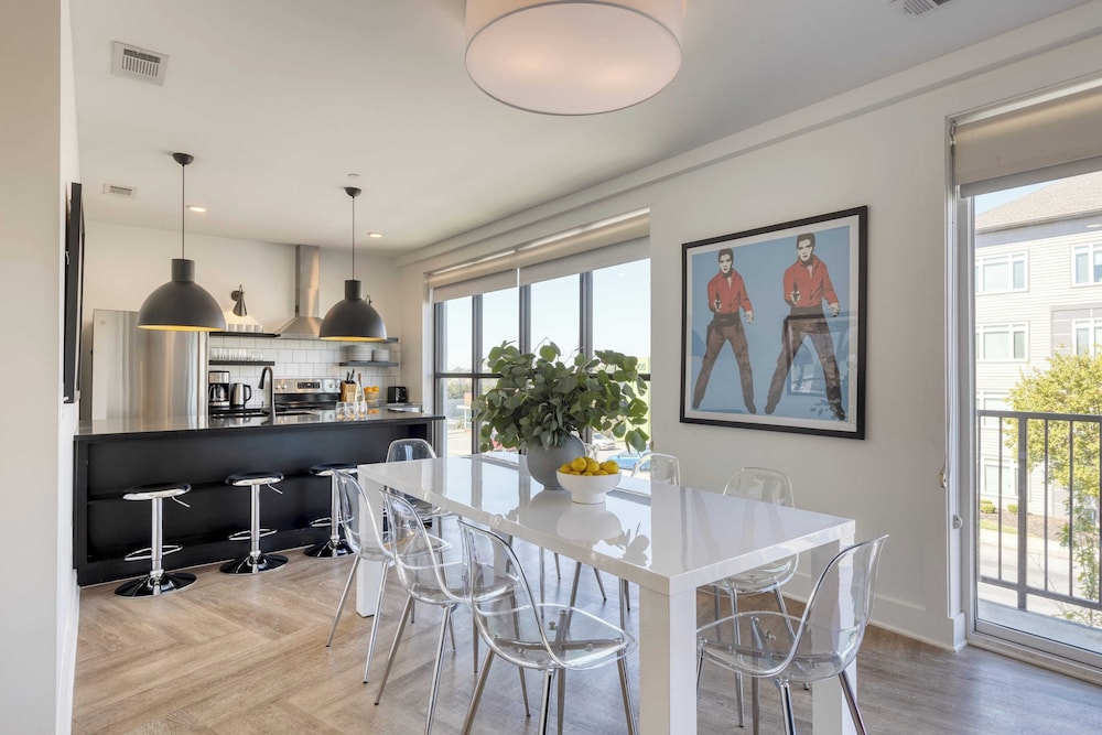 916 Main 12 Unit Buyout - 30bdrs Prvt Two Floors