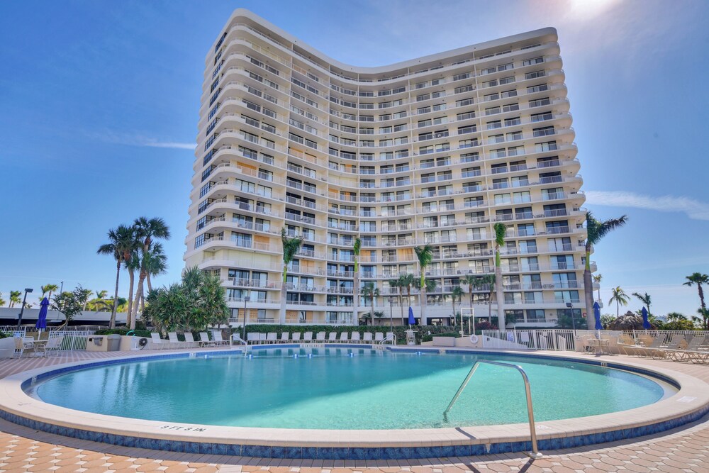Sunset View & On Beach: Marco Island Condo