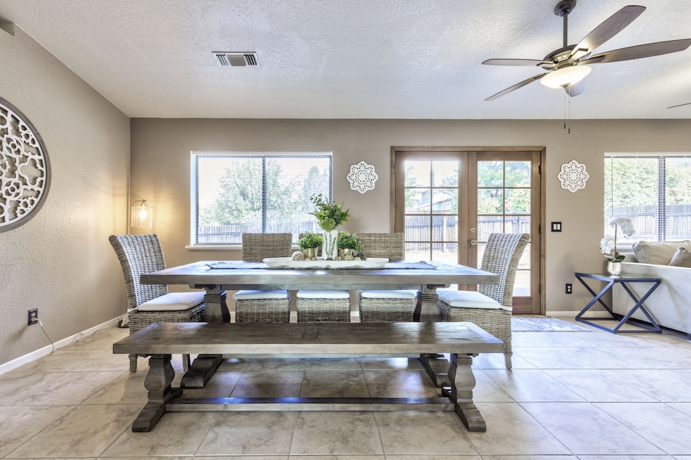 Luxurious Home with Red Rock Views view 3