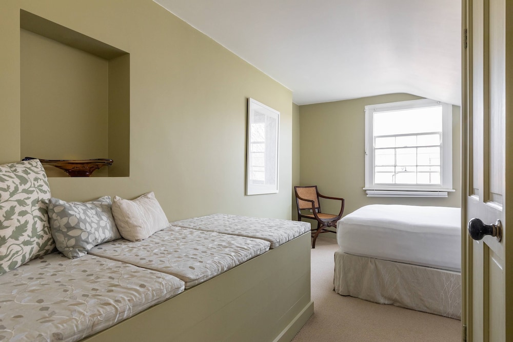 Hemingford Road IV by Onefinestay