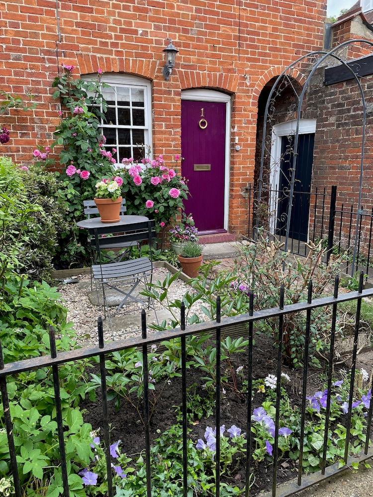 Historic 1Bd Cottage In Heart Of Farnham