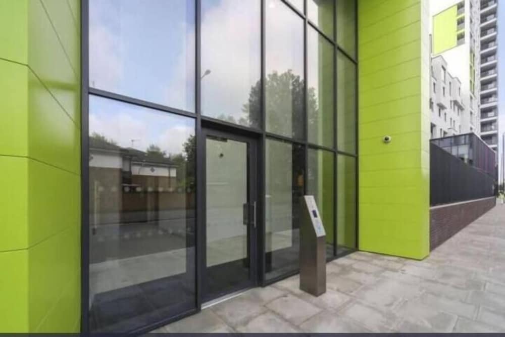 Brand new modern flat in Bermondsey