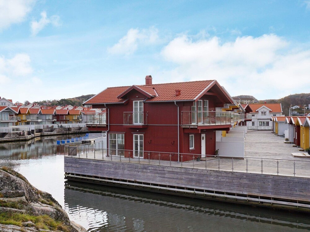 4 Star Holiday Home in Hamburgsund view 5