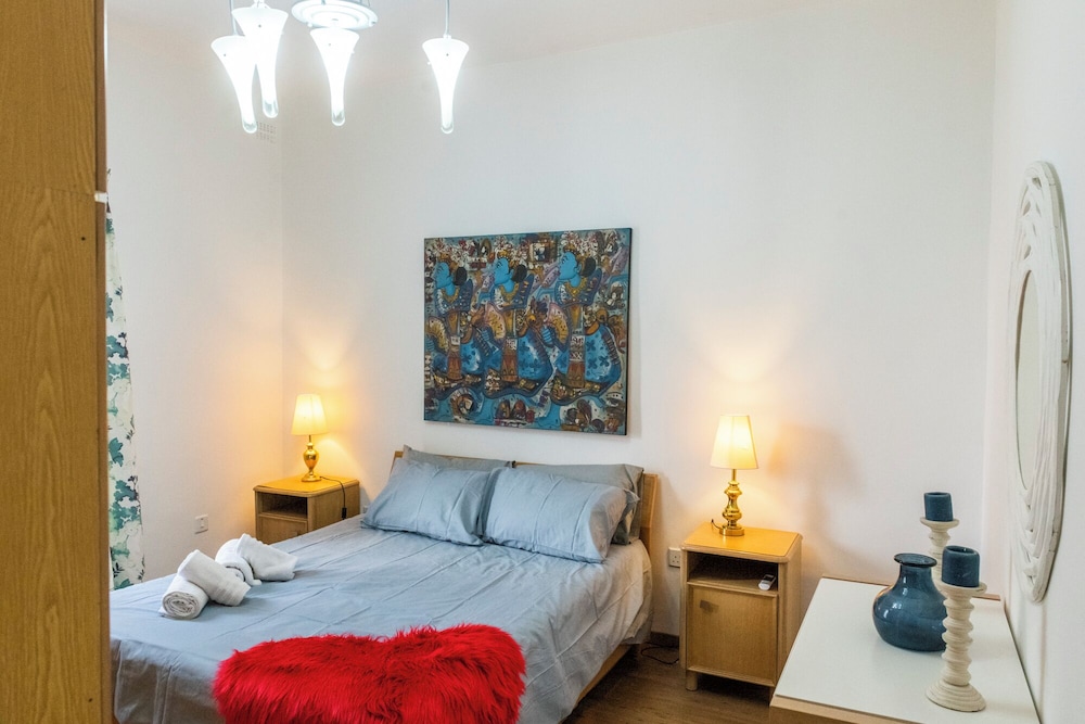 Cosy APT in Sliema- 2 mins walk from sea