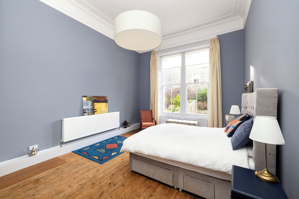 Spacious 2-Bedroom Ground Floor Flat
