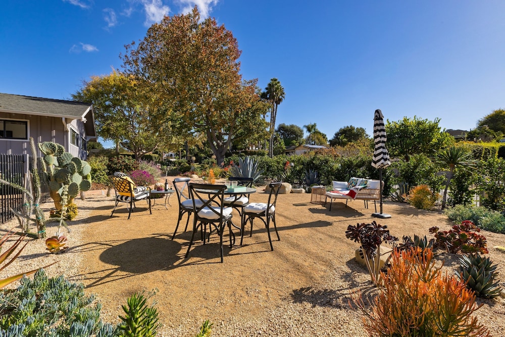 Hummingbird Haven by Avantstay Dog-friendly Near the Beach Huge Yard Hot Tub