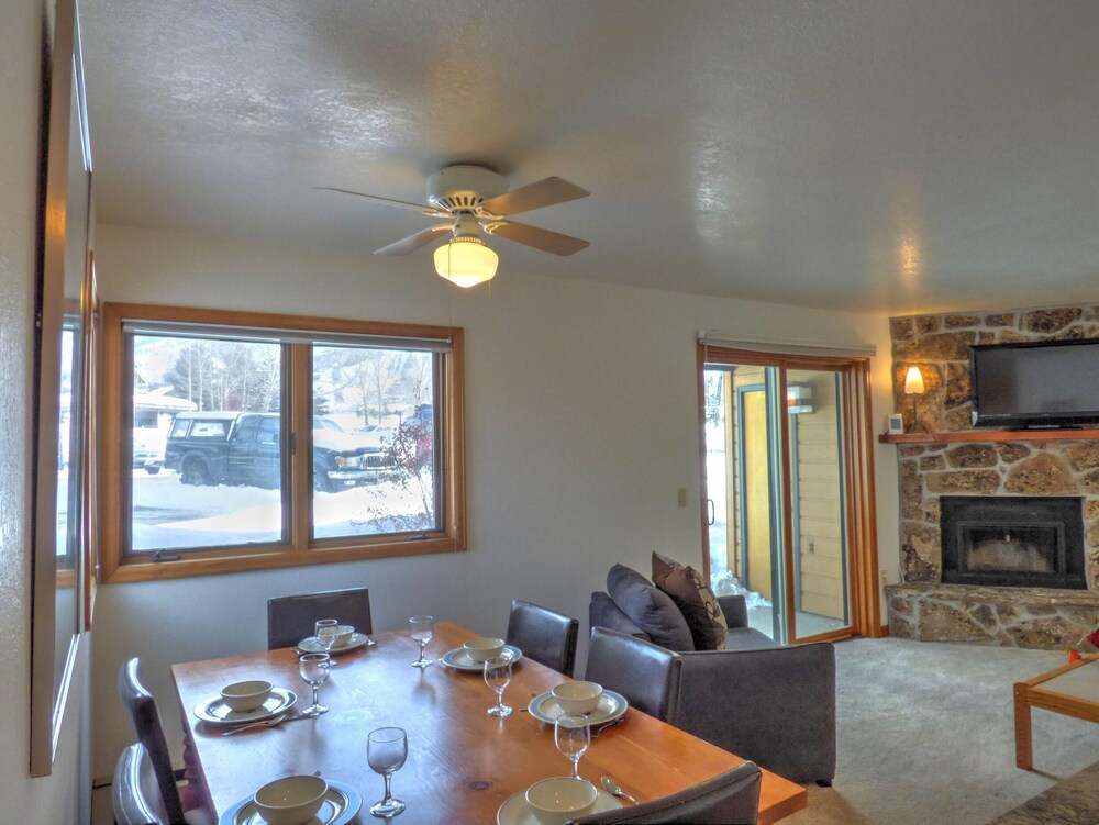 Corner Unitground Floor + Hot Tubspatio W/D in Unit