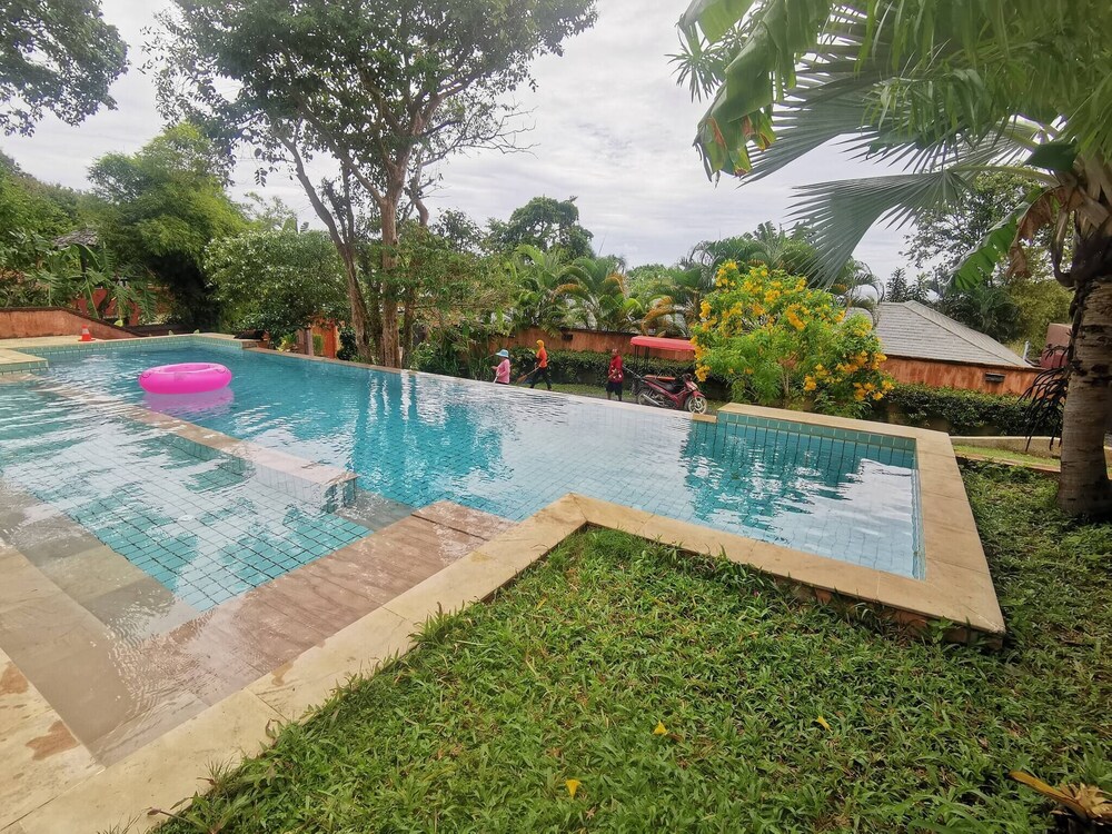 Three Bedroom Balinese Villa - a Shared Pool