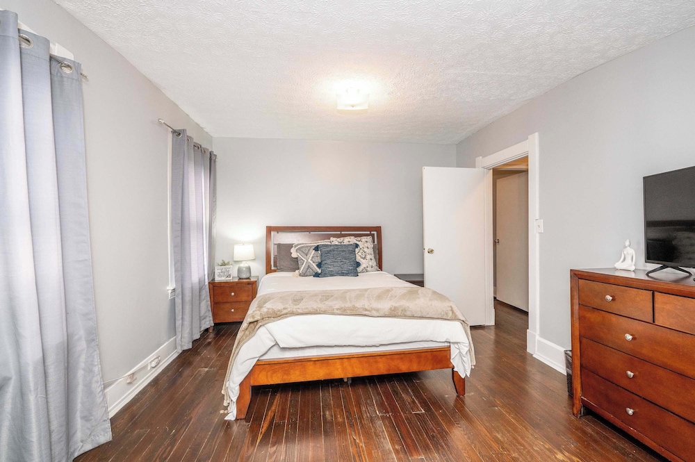 Queen City Suites 2 For 4