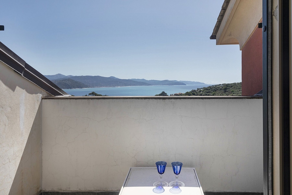 Orizzonte Blu With Terrace by Wonderful Italy