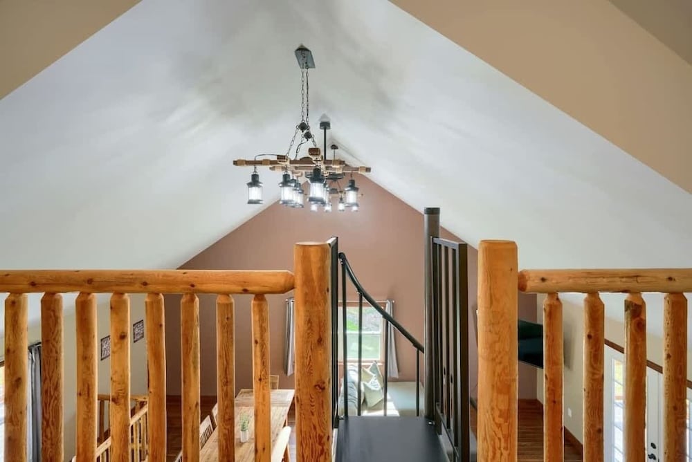 Tranquil Heights Cabin In Hocking Hills- HOT Tub!