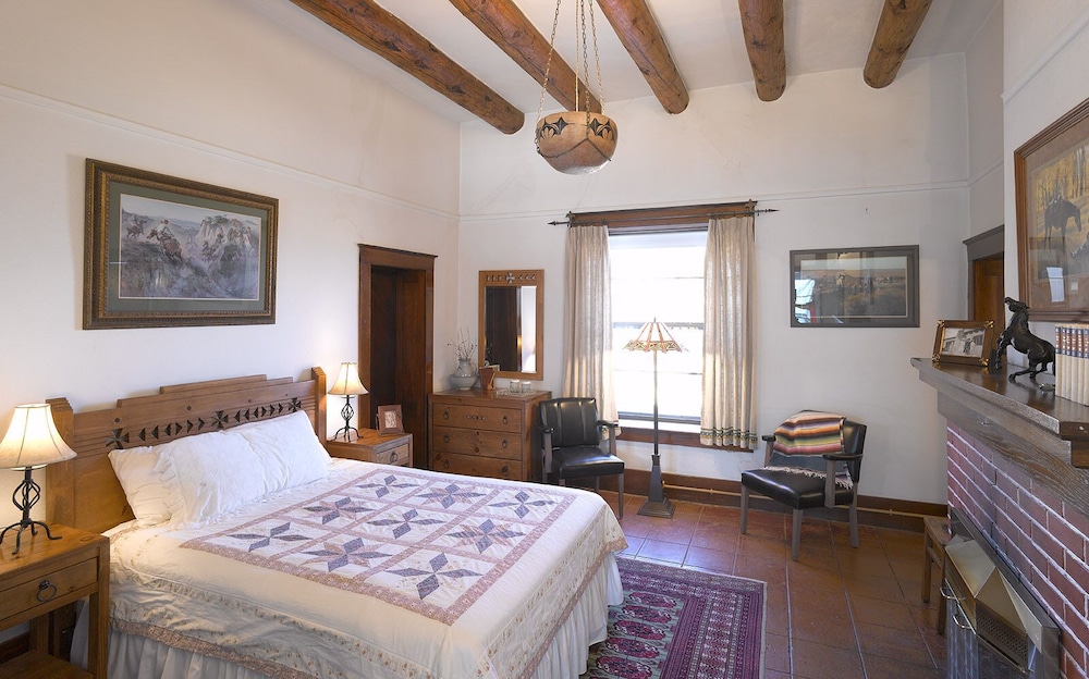 Casa del Gavilan Historic Inn