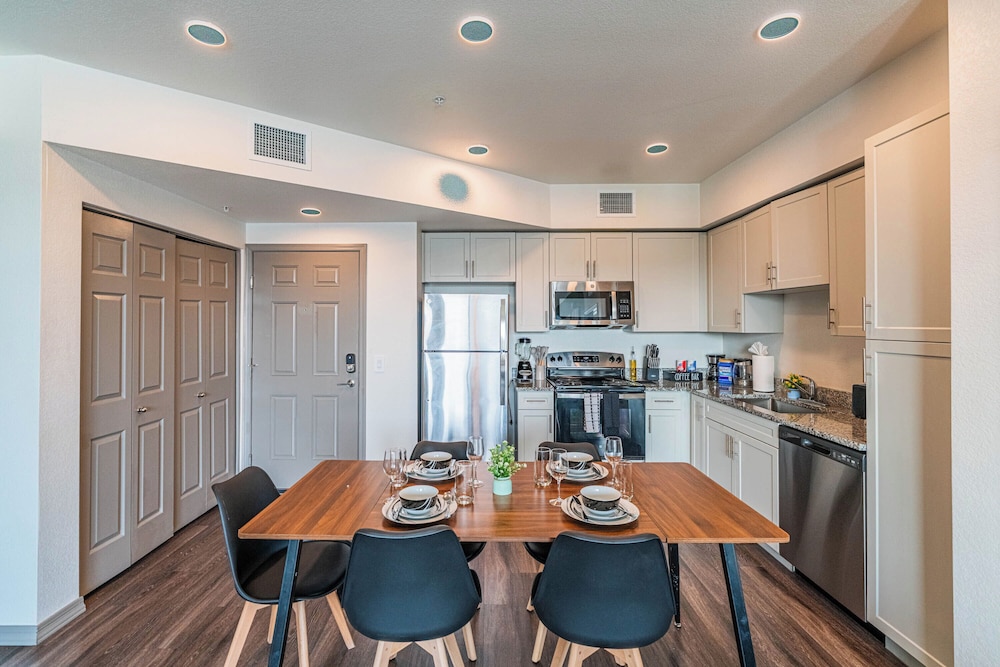 ROVE LIVING/KL - Cardinal 95