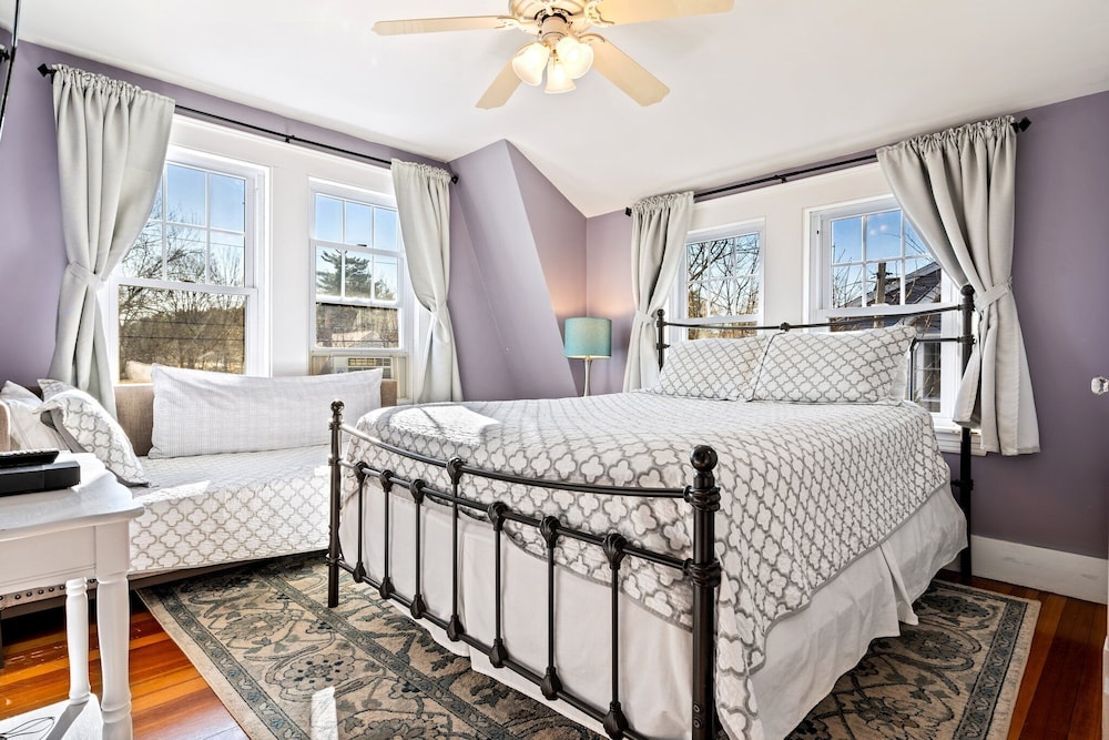 Ogunquit Village 4BR Walk to Beach, Dining & Town Center