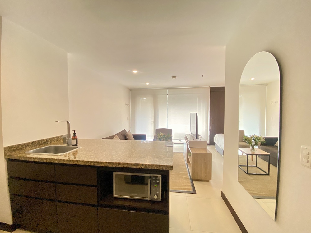 Room in Guest Room - Elegant And Sophisticated Suite