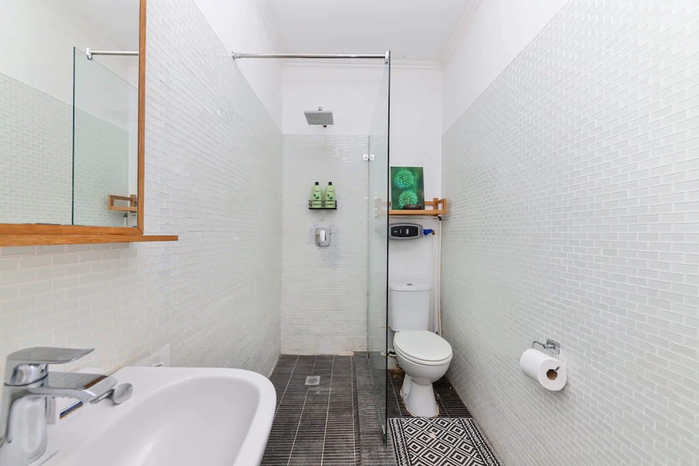 Cosy 1BD APT in the Mother City view 4