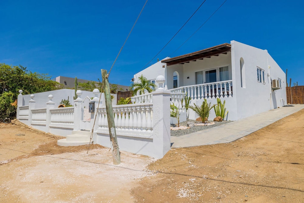 2BR Countryside Home w Sea Views Private Pool